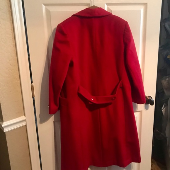 Red coat - Picture 3 of 3